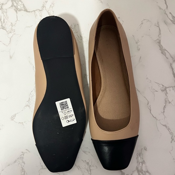 Wide fit locket square toe ballet flats in beige and black - Picture 6 of 6